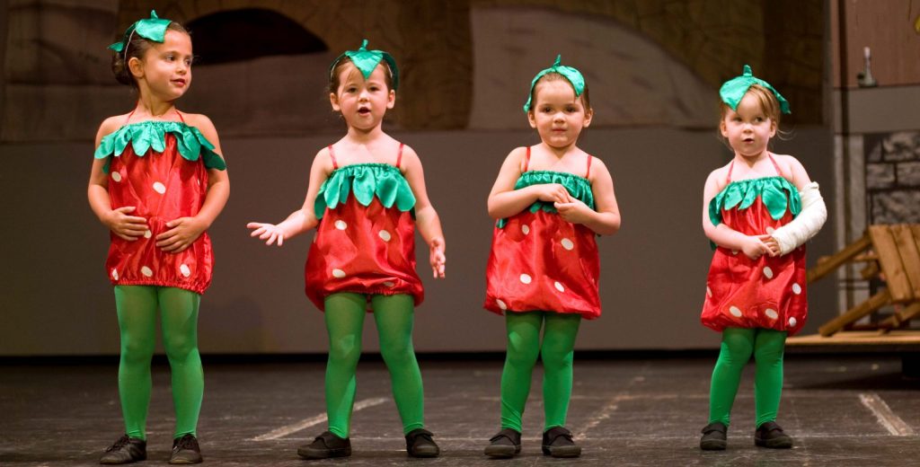 https://performingartsschool.co.uk/wp-content/uploads/2013/12/strawberry-scaled-1024x520.jpg