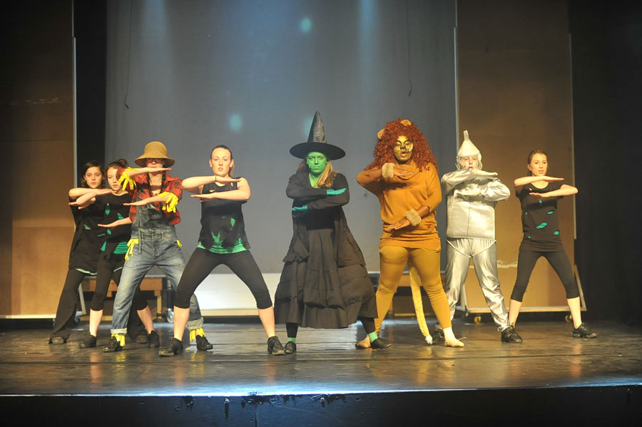 https://performingartsschool.co.uk/wp-content/uploads/2014/03/box.jpg