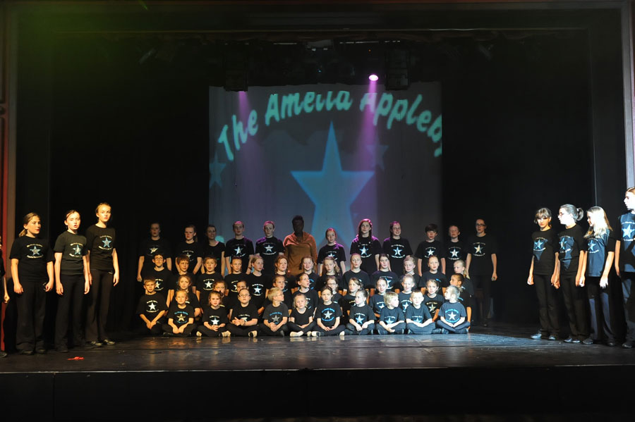 https://performingartsschool.co.uk/wp-content/uploads/2014/03/cast.jpg