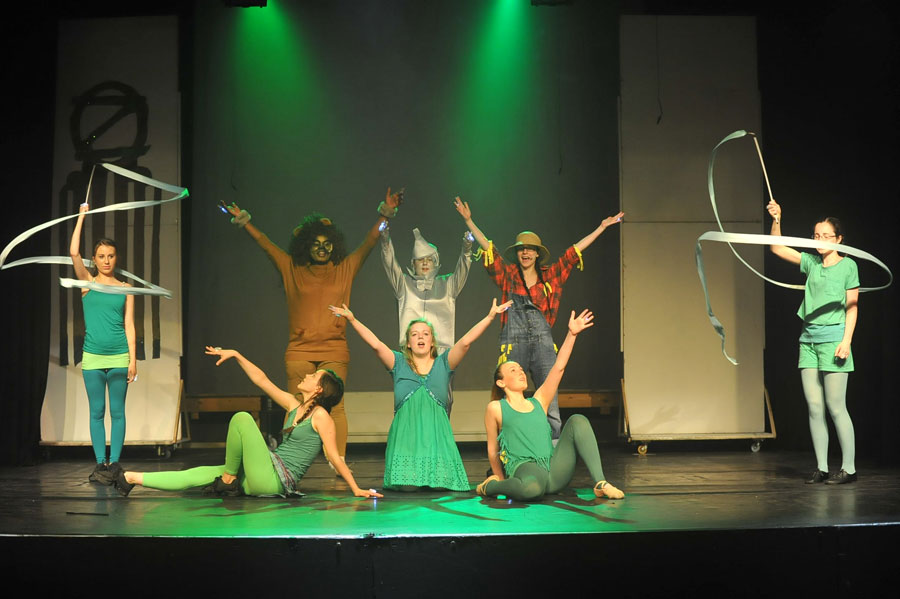 https://performingartsschool.co.uk/wp-content/uploads/2014/03/green.jpg