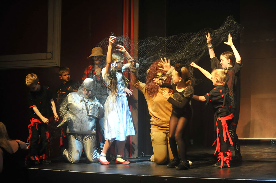 https://performingartsschool.co.uk/wp-content/uploads/2014/03/tangled.jpg