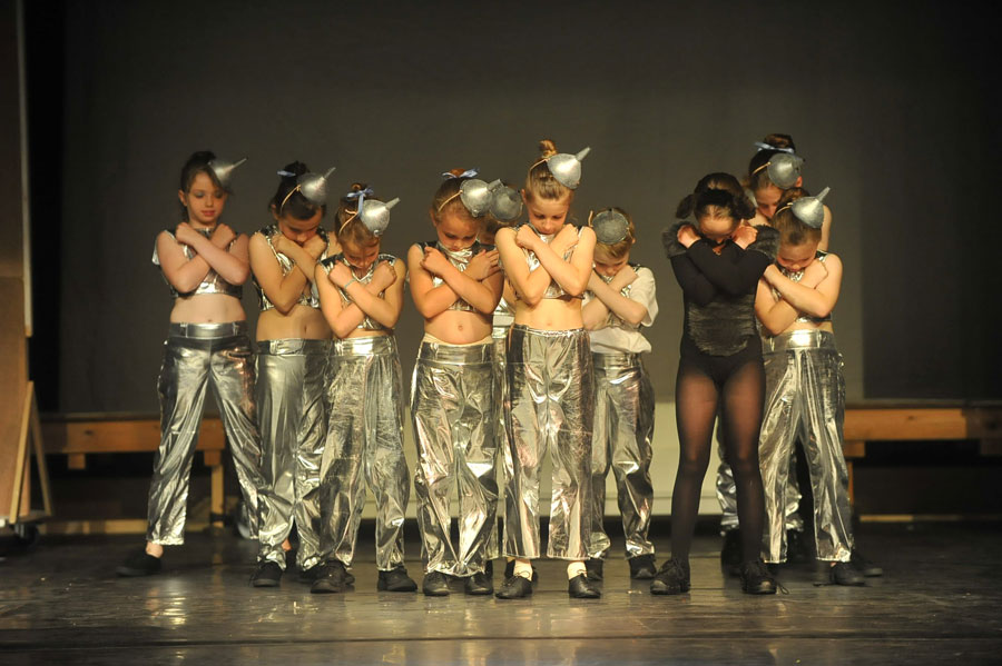 https://performingartsschool.co.uk/wp-content/uploads/2014/03/tinmen.jpg